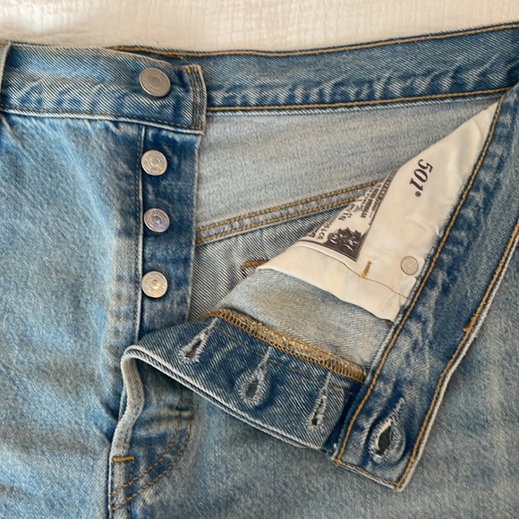 Levi’s Jean Shorts - Picture 2 of 4